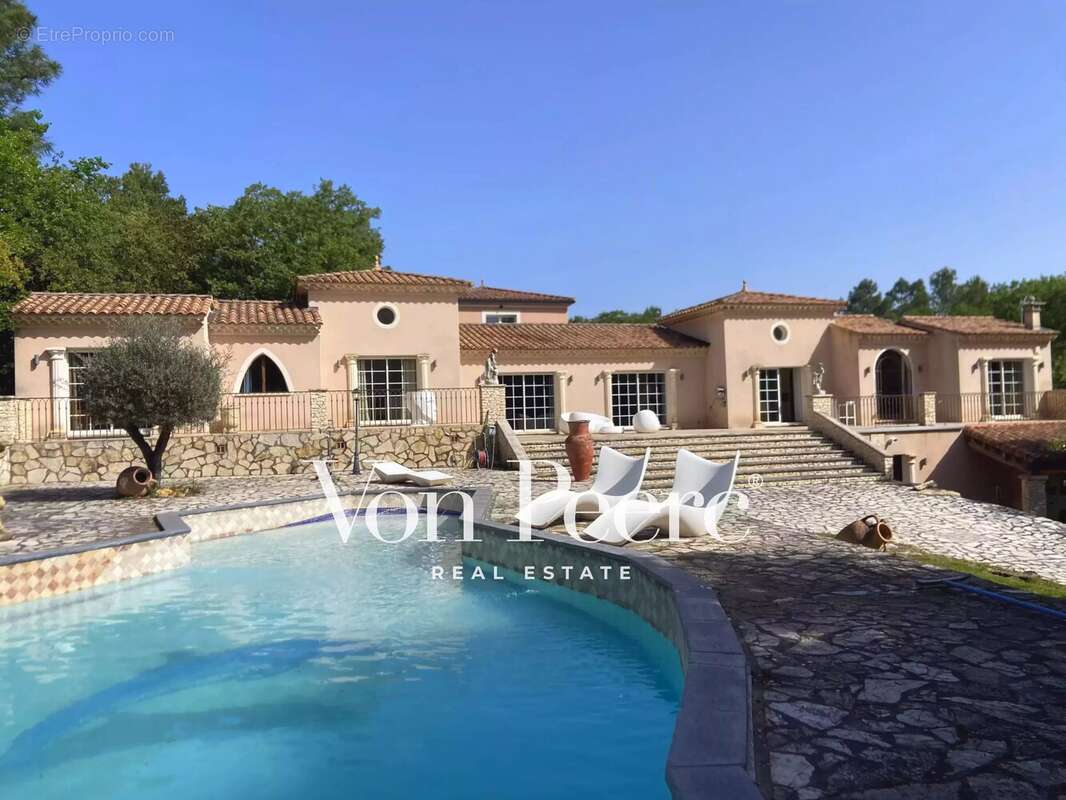 Proche Avignon - Villa provençale sur un terrain paysagé d’1 hectare, - photo 3