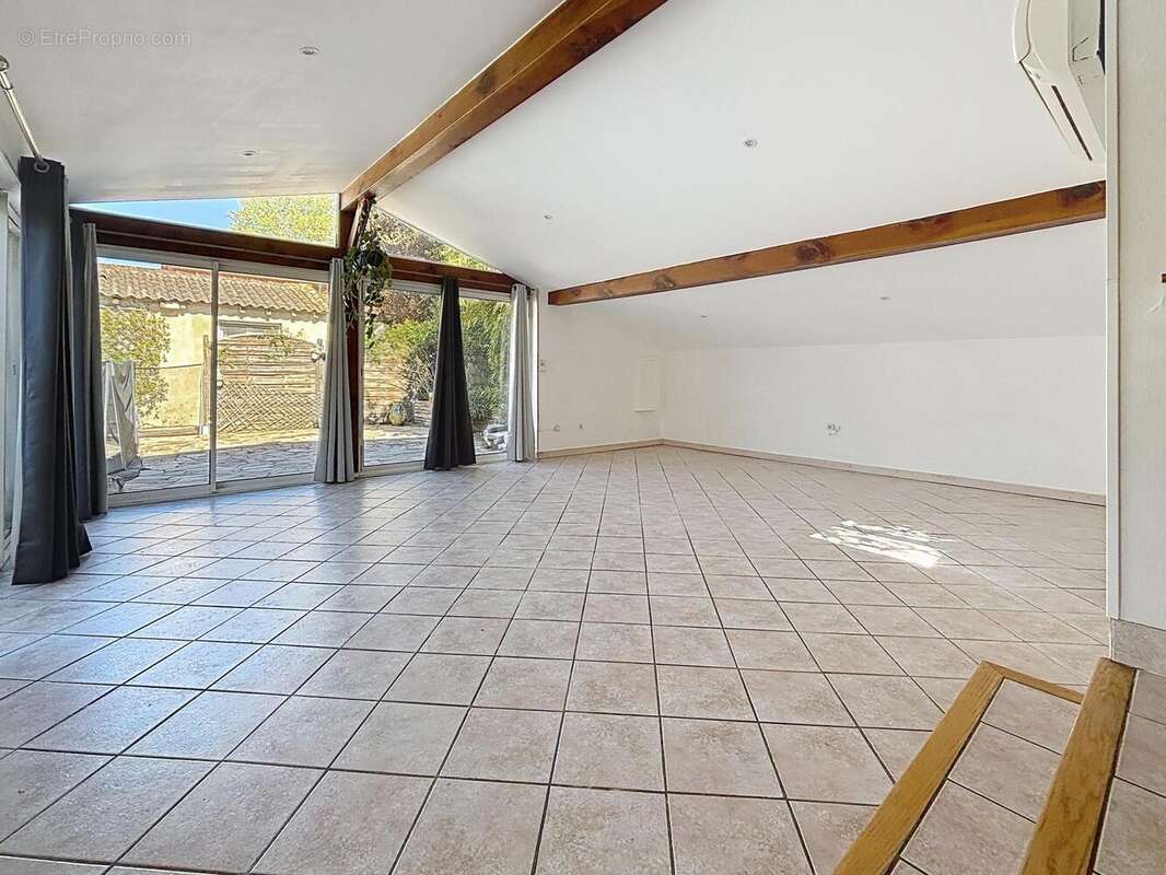 Maison 127 m² à Villeneuve-La-Comptal  - photo 4