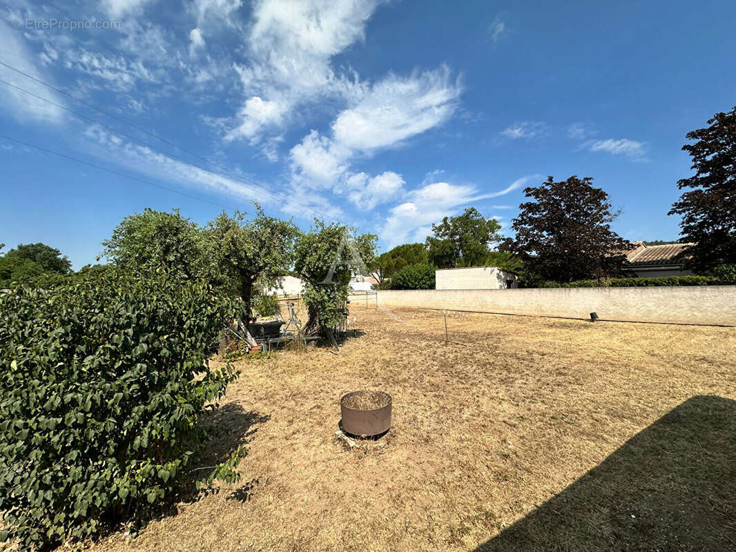 Terrain constructible de 750m2 avec forage au calme lumineux expose sud a vinon sur verdon - photo 3