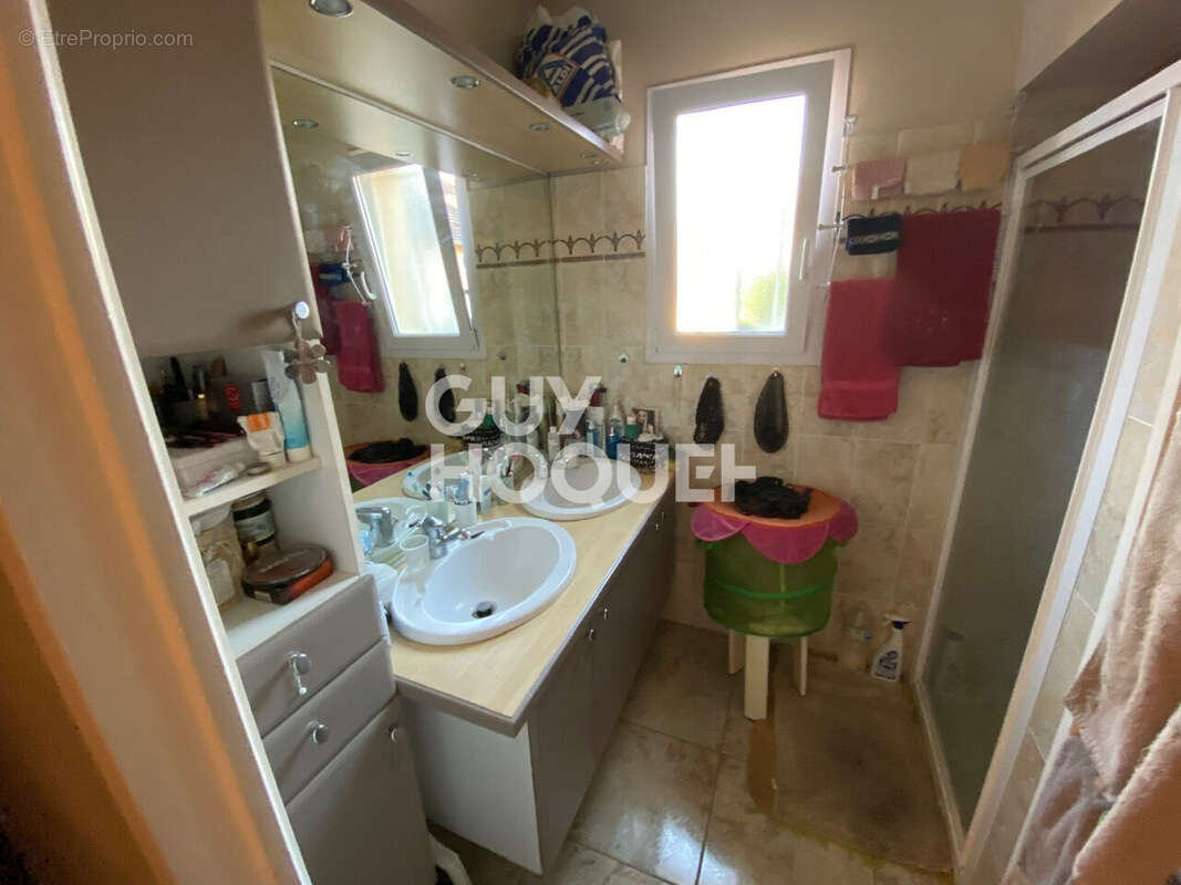 Maison à VENEUX-LES-SABLONS