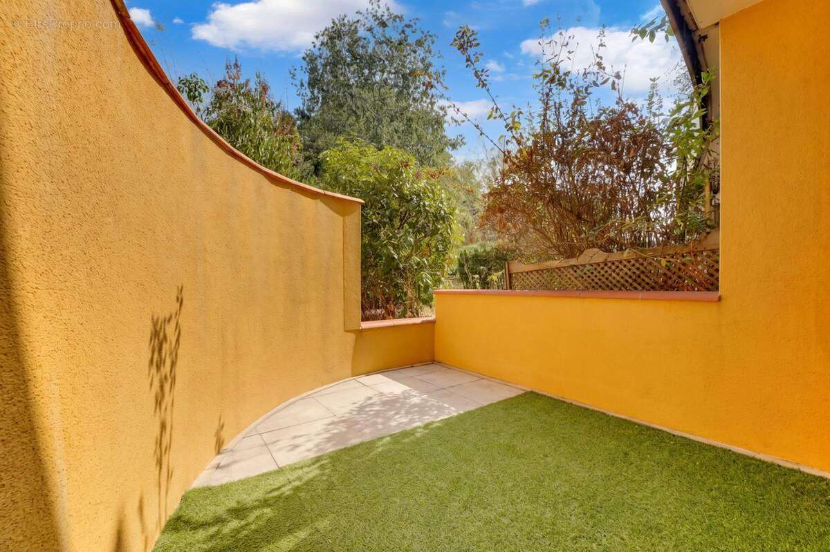 Coup de Cœur : T2 Rez-de-Jardin - Terrasse Immense de 44 m² - photo 13
