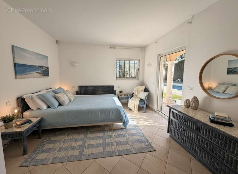 Villa Mandelieu-la-Napoule – Minelle – 300 m² – Terrain plat – Piscine – 4 suites – Triple garage - photo 10