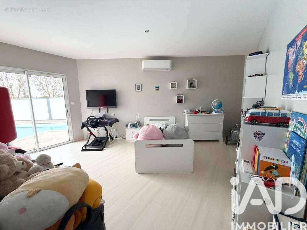Maison 126 m² à Dompierre-Sur-Mer  - photo 4
