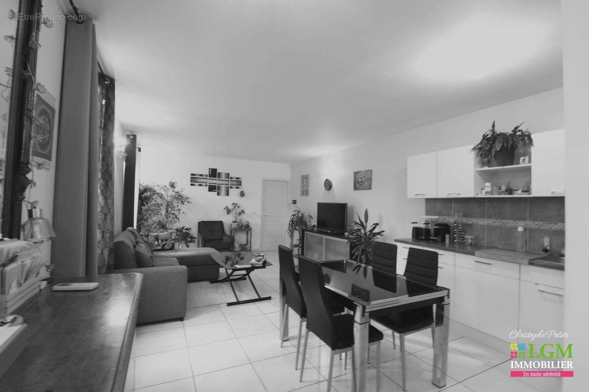 VALRÉAS (84) - Bel appartement lumineux en RDC de 72 m² - photo 3