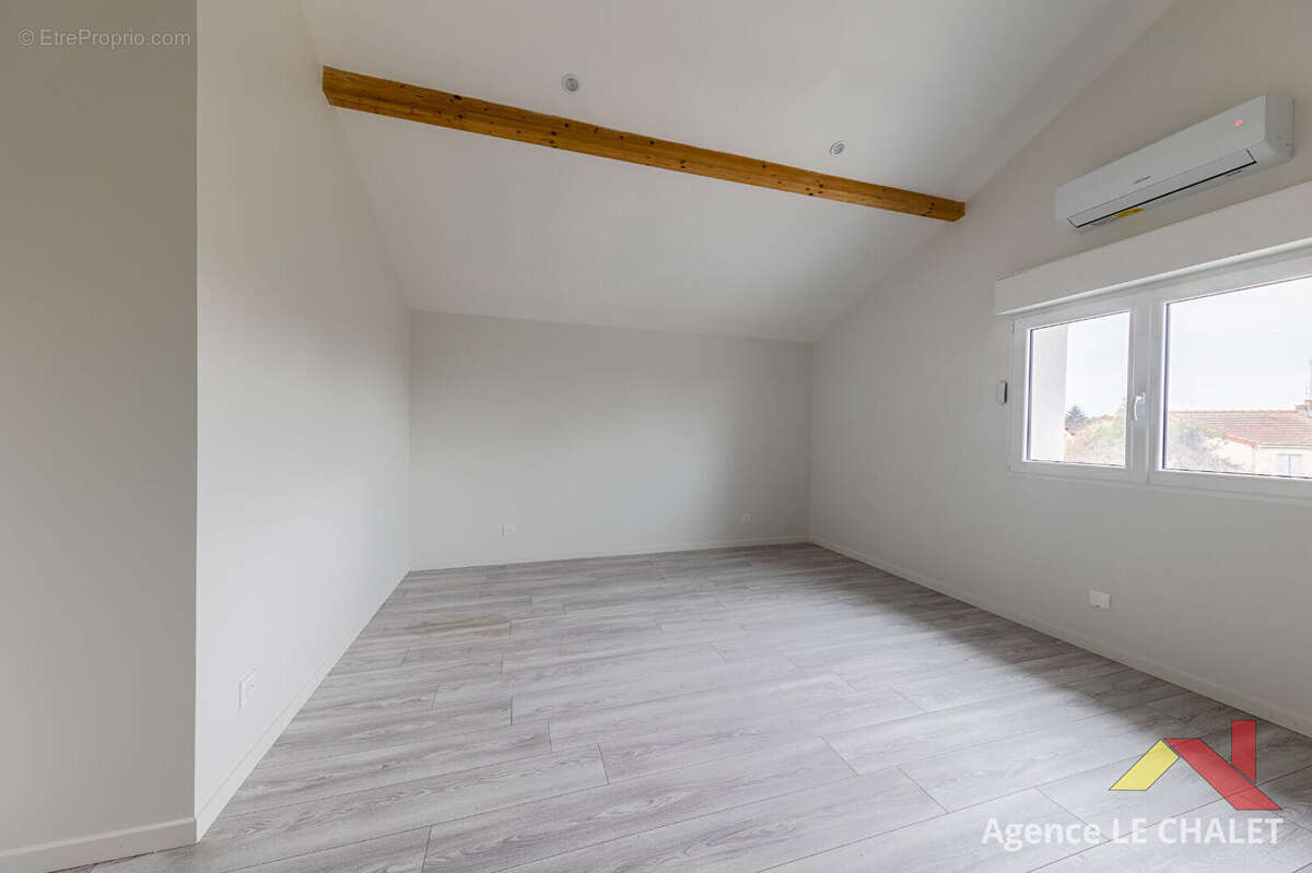 Maison à VILLENEUVE-LE-ROI