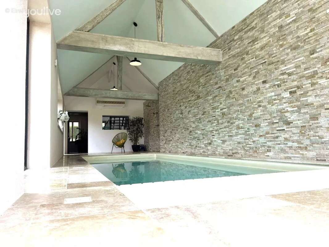 Maison de charme et confort d'une piscine intérieure - photo 9