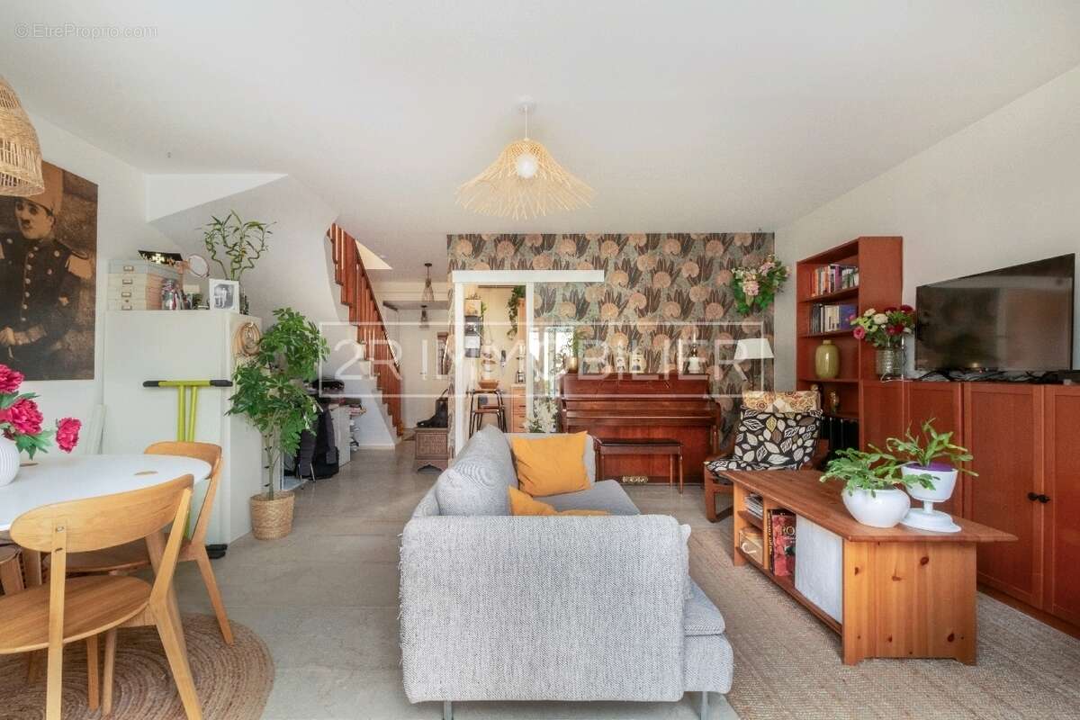 Maison à SAINT-THIBAULT-DES-VIGNES