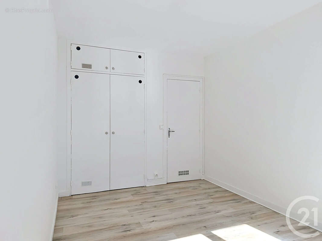 Appartement à PARON
