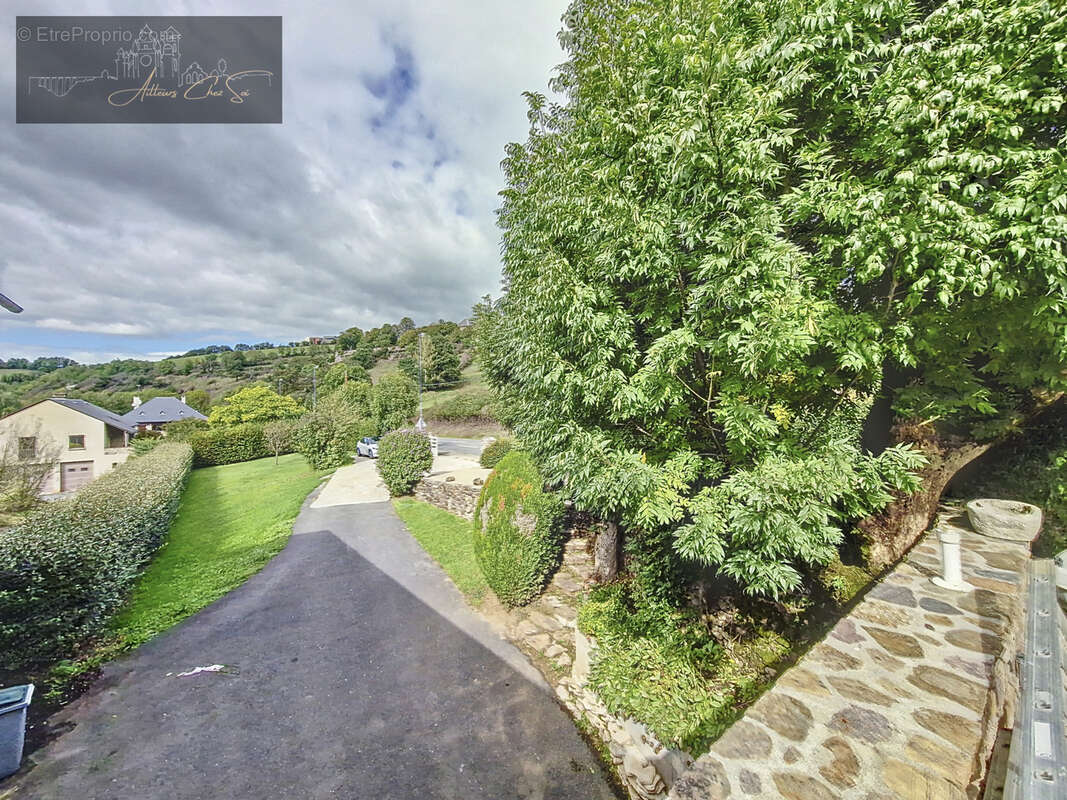 À Vendre - Maison en Pierres avec Cachet et Matériaux de Qualité - photo 2