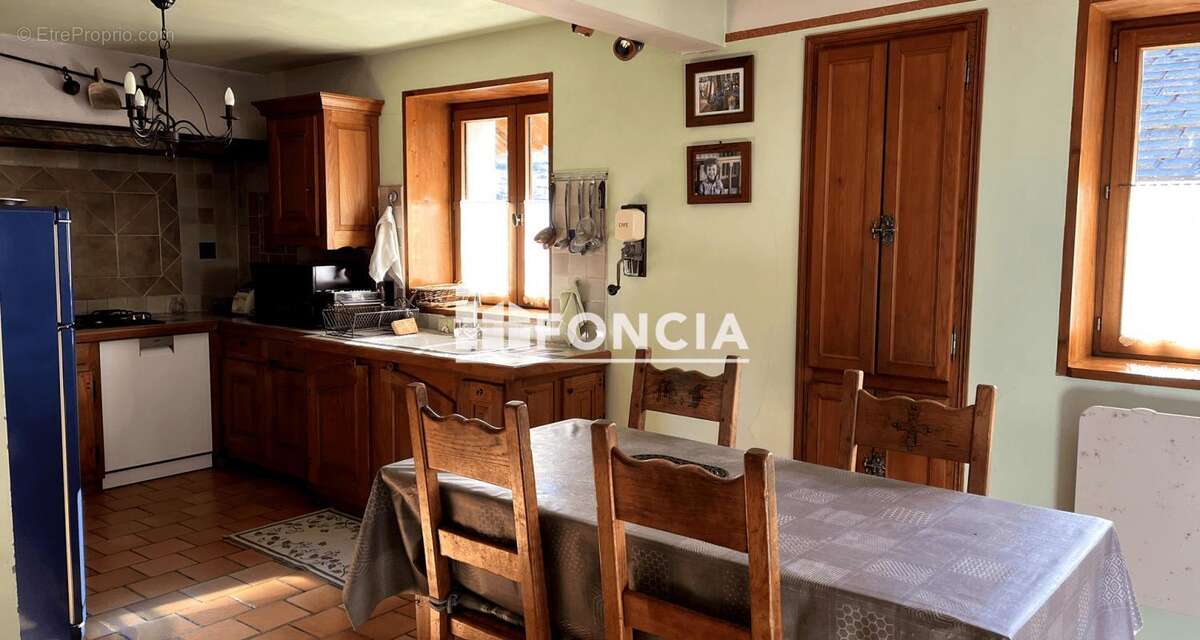 Maison à LES ALLUES