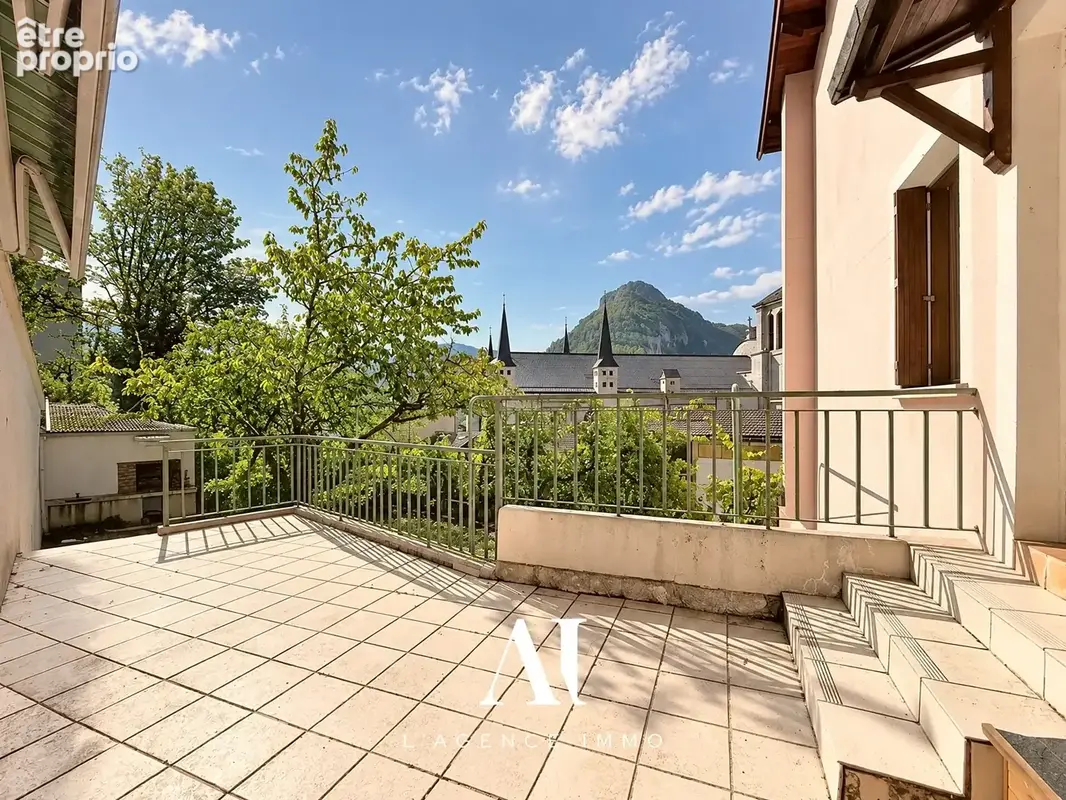 Appartement 4 pièces 112 m² à vendre à Saint-Claude (39200) - photo 2