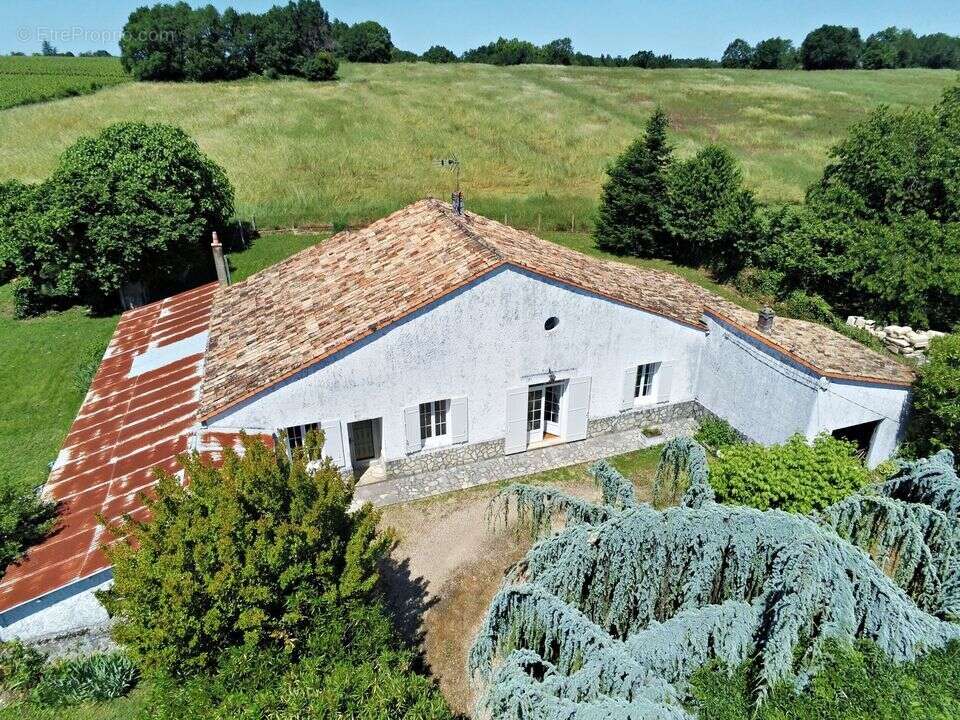 Maison pierre et moellons à NAUJAN - photo 2