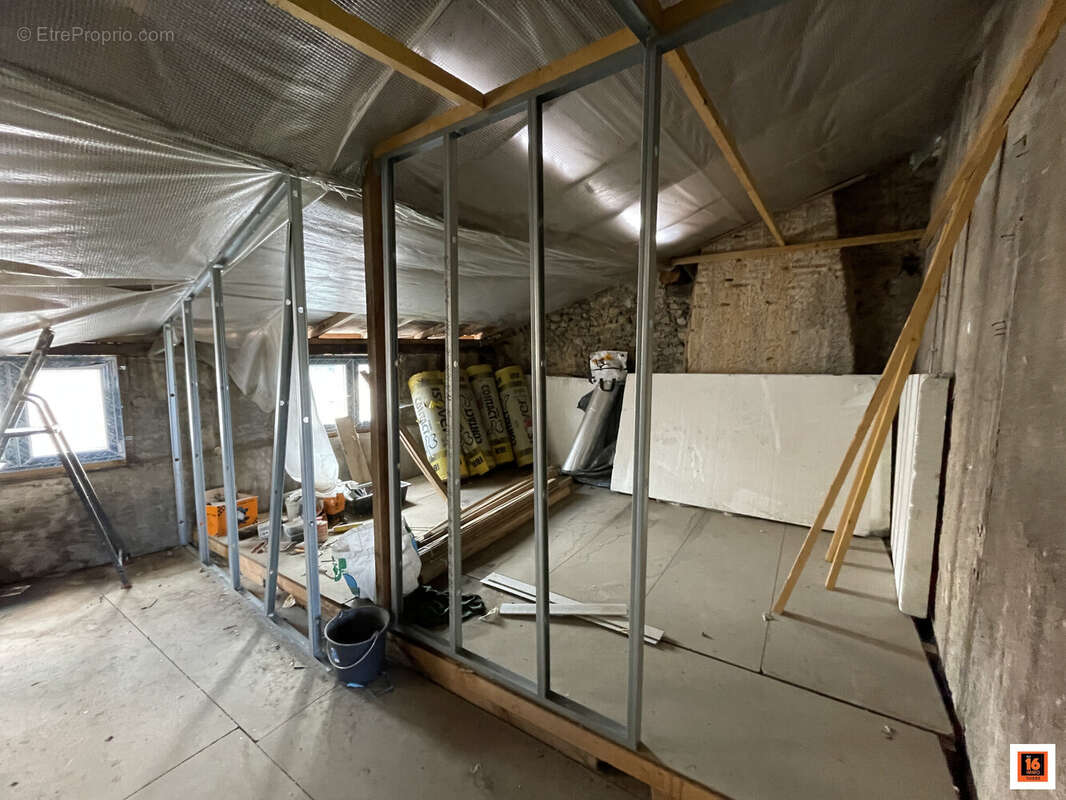 Maison 100 m² à Thiers  - photo 6