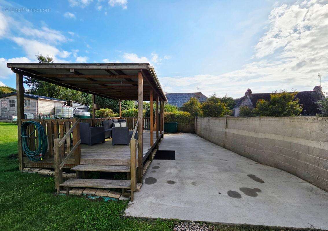 Maison à CHATEAUNEUF-DU-FAOU