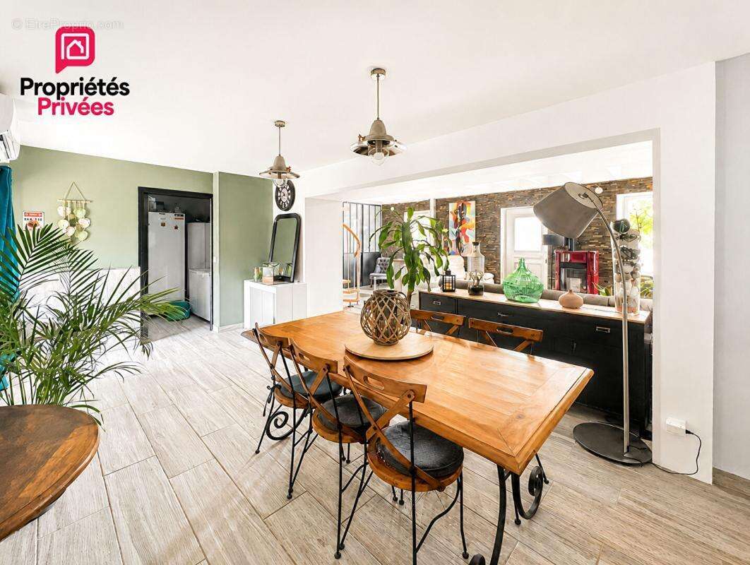 Maison en pierre rénovée de 142 m² sur plus de 7 300 m² - photo 5