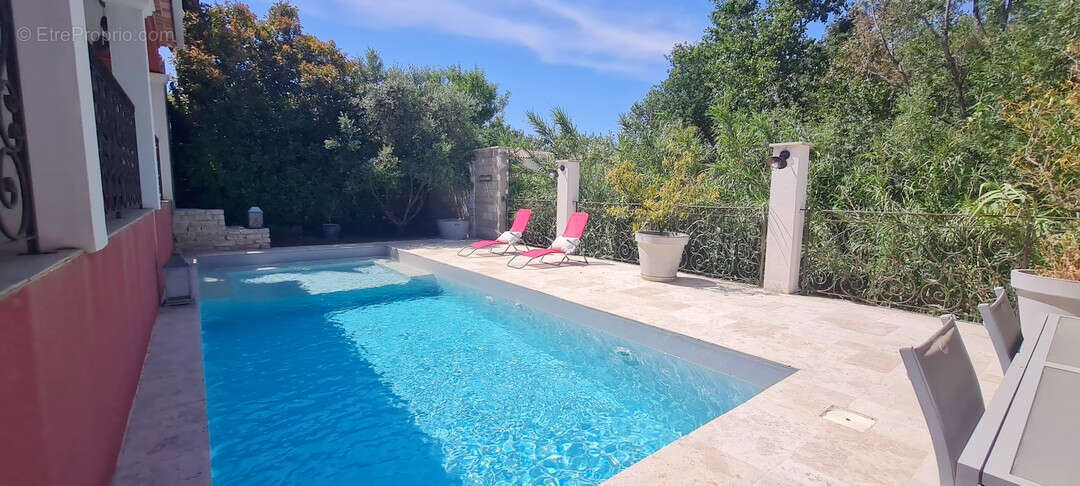Spacieuse villa 155m² avec grand garage et piscine sur 760m² de terrain - photo 8