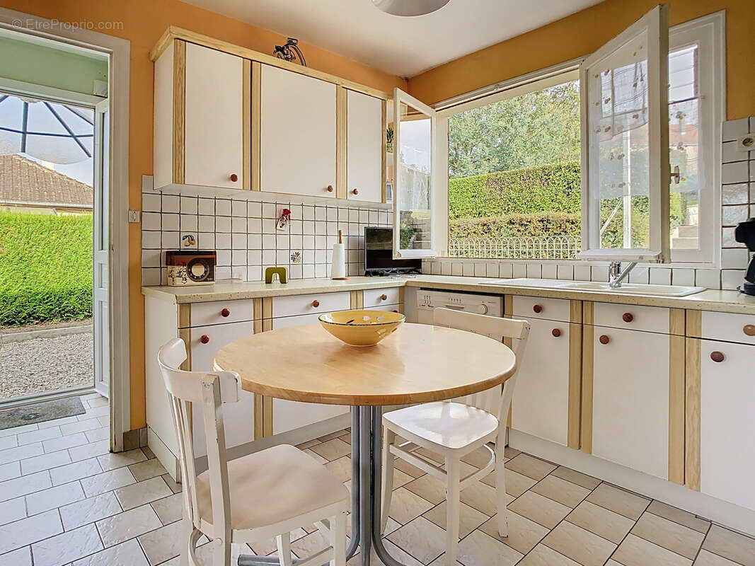 Maison à CONDE-SUR-VIRE