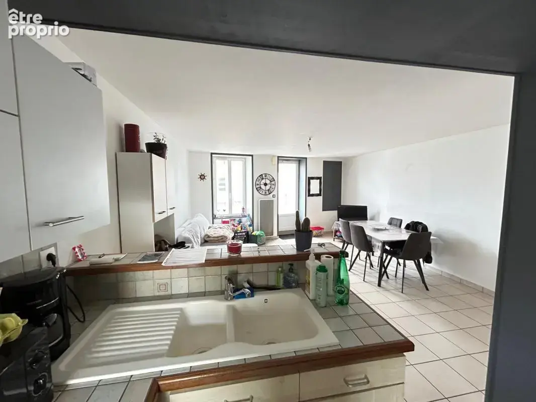 Joli logement 80 m² sur 3 niveaux, 2 chambres, garage et remise non attenants - locataire en place - photo 2
