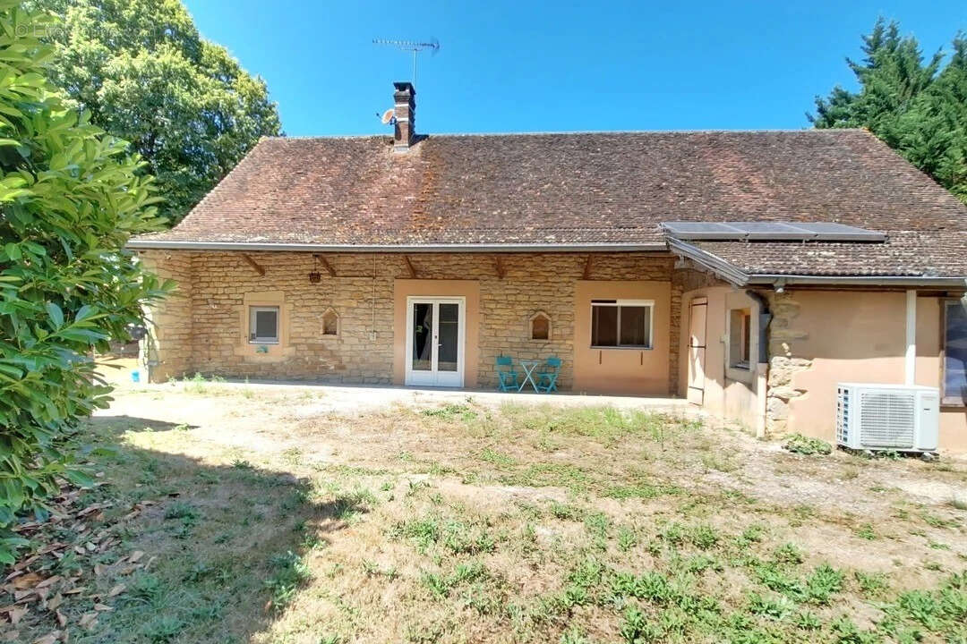 Maison en pierre rénovée avec dépendances et fort potentiel - photo 3