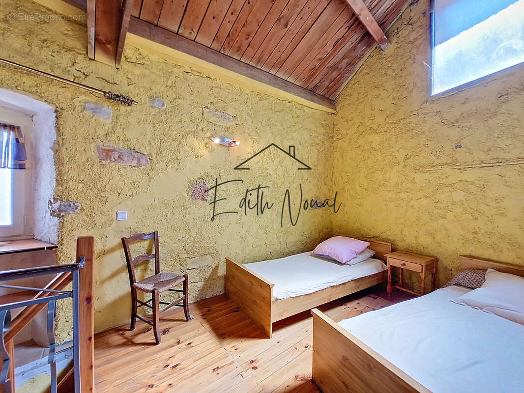 Maison à SAINT-GEORGES-DE-LUZENCON