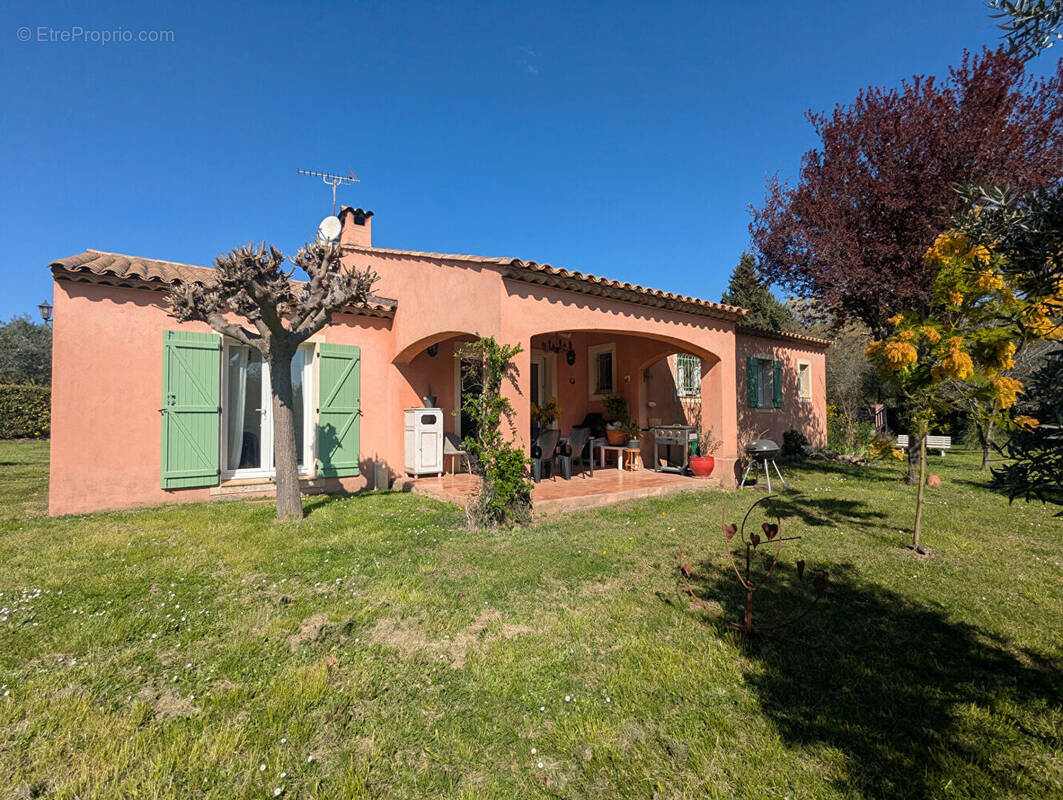 Maison à VILLECROZE