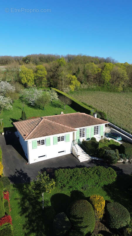 Maison à SAINT-AMANT-DE-BOIXE