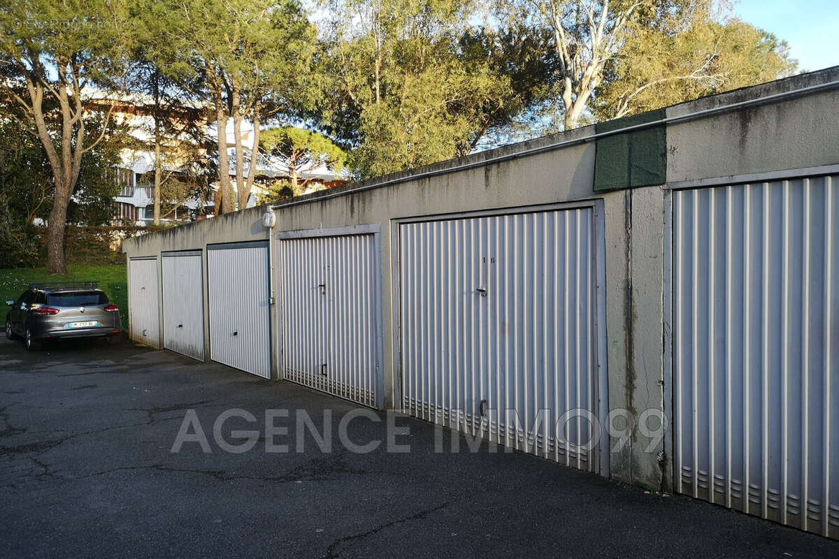 Parking à MANDELIEU-LA-NAPOULE