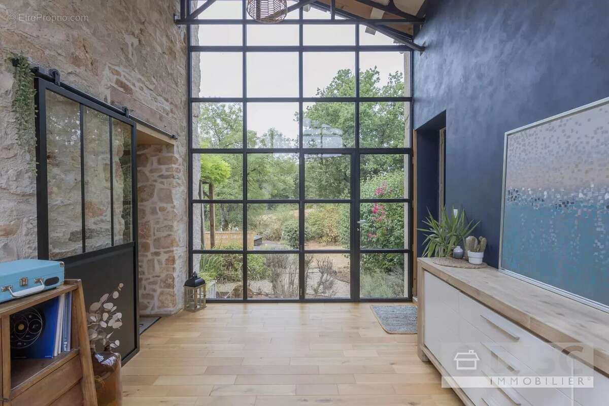 Spacieuse maison en pierre sur les hauteurs de Saint-Antonin-Noble-Val - photo 8