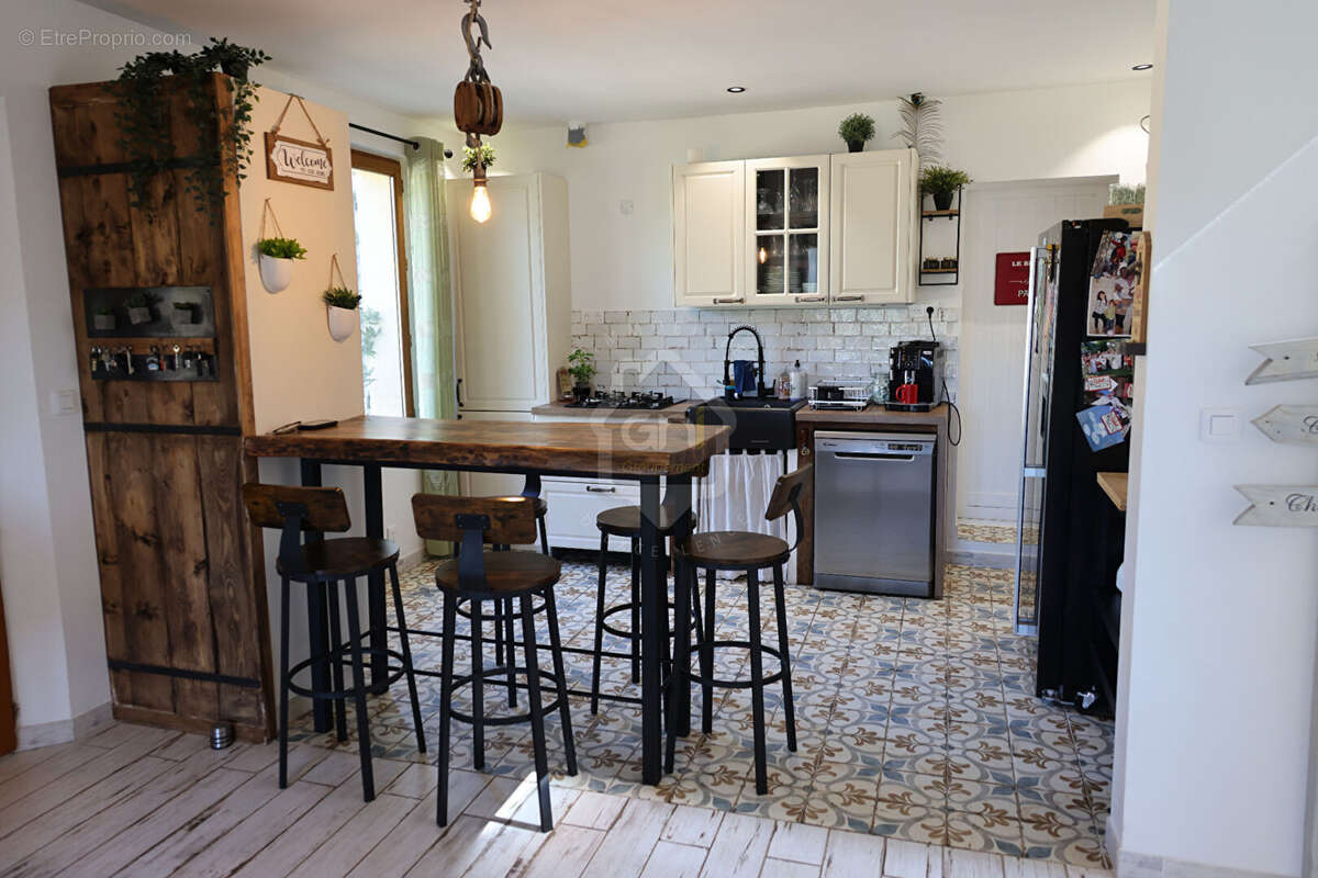 Le Thoronet - Villa 6 pièce(s) 175 m2 habitables - Terrain 3243m2 - photo 4