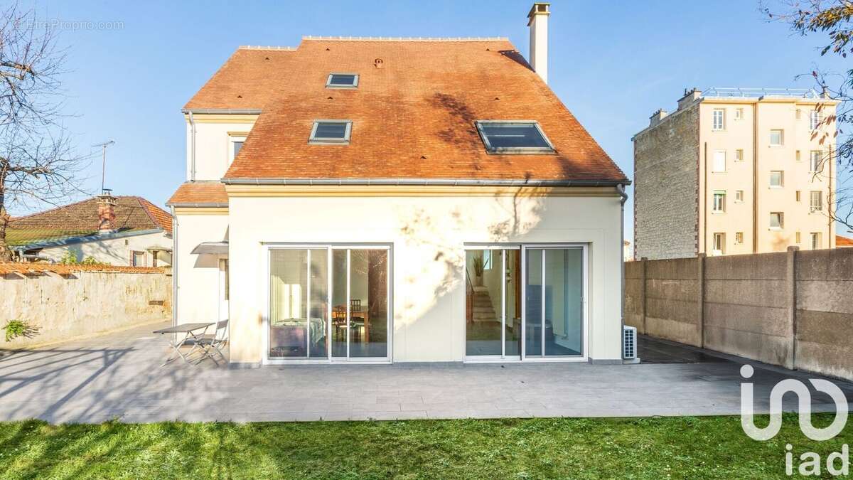 Maison 250 m² à Saint-Maur-Des-Fosses  - photo 6