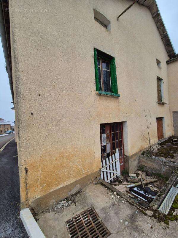 Maison à FLEUREY-LES-FAVERNEY