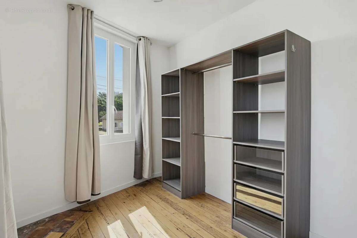 Maison de 6 pièces de 172 m² à Saint-Yzan-de-Soudiac - photo 11