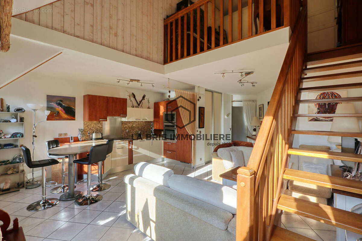 Appartement à BRIE-COMTE-ROBERT