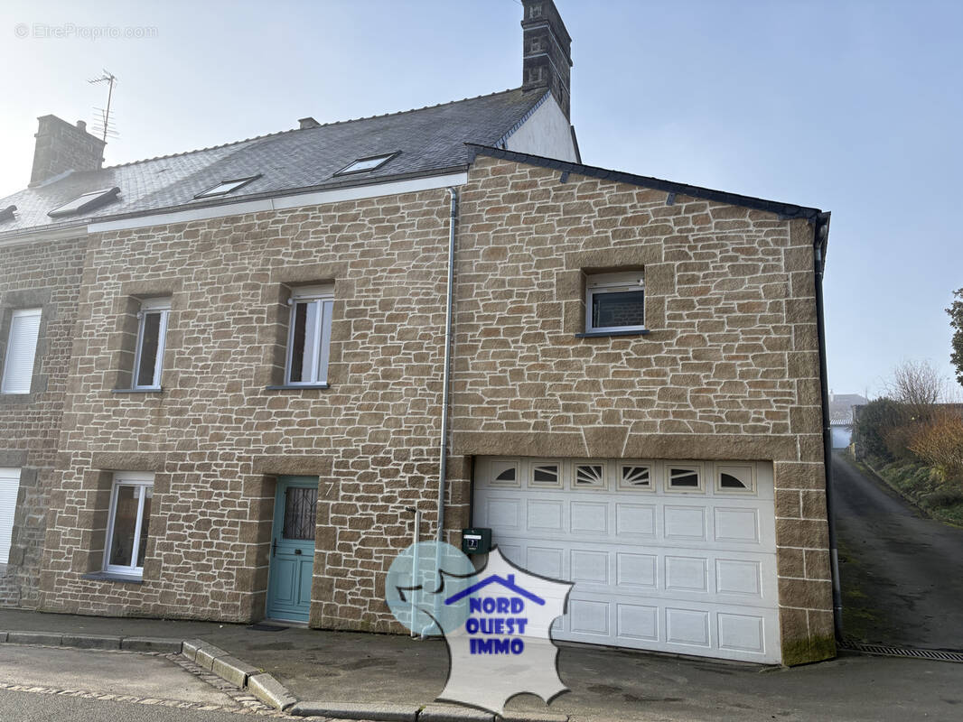 Maison à AMBRIERES-LES-VALLEES