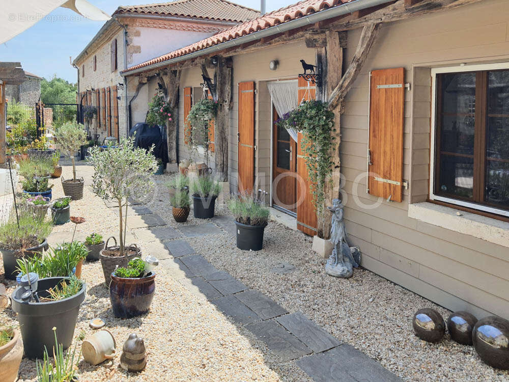 Maison à CHARROUX