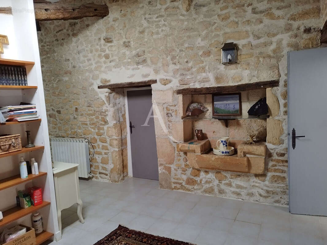 Charentaise de plain pied 4 chambres avec piscine. - photo 11