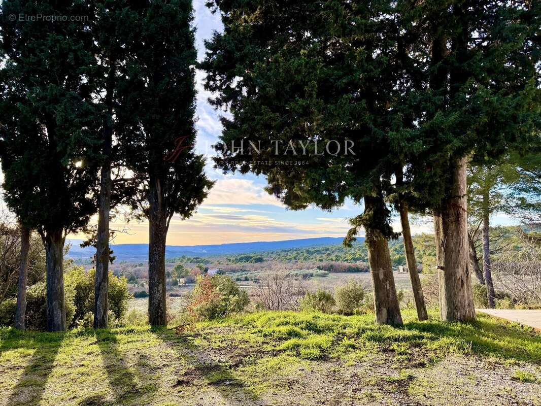 Maison à SAINT-SATURNIN-LES-APT