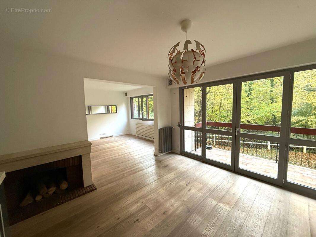 Appartement à VILLE-D&#039;AVRAY