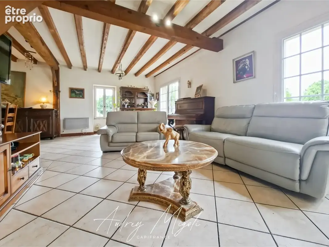 Propriété en pierre avec maison, gîte, 245m², 7 chambres, piscine, 300m² de dépendances, parc de 2,5 hectares - photo 6