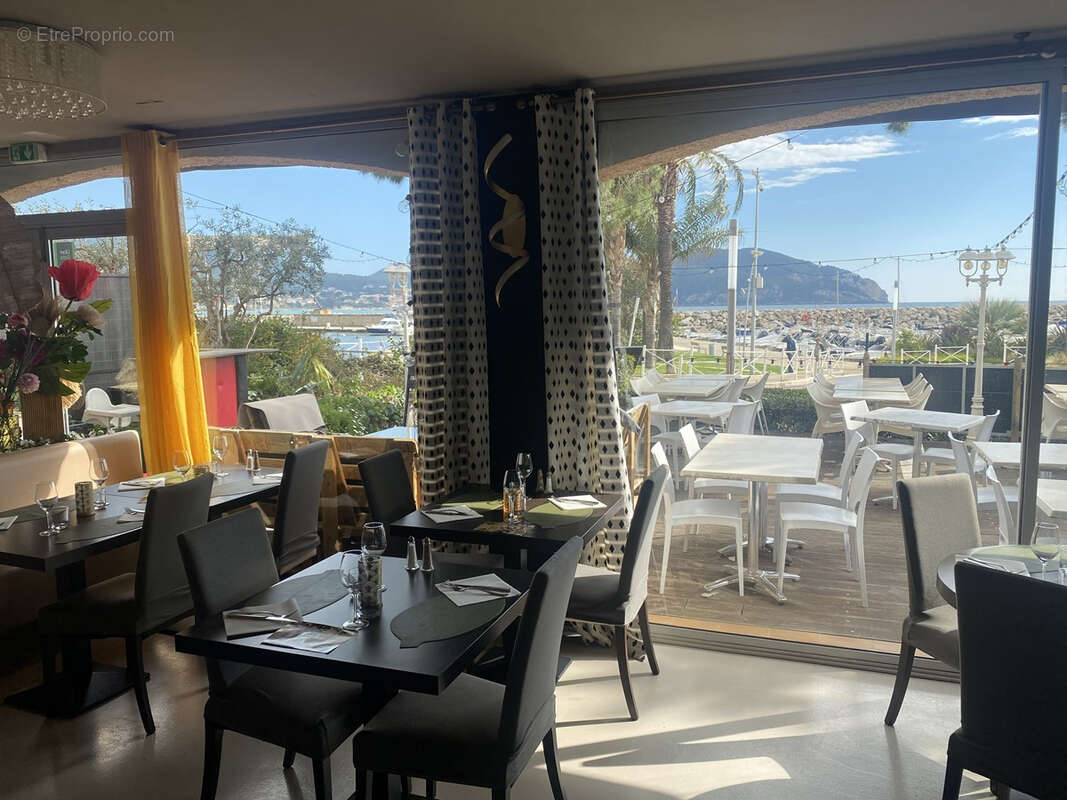 Commerce à SAINT-CYR-SUR-MER