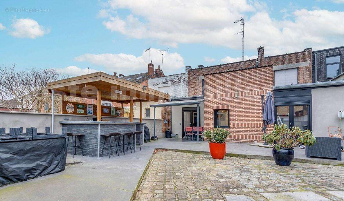 5647adb7589133ad4ee160fcdc26b76f675024be - Maison à TOURCOING