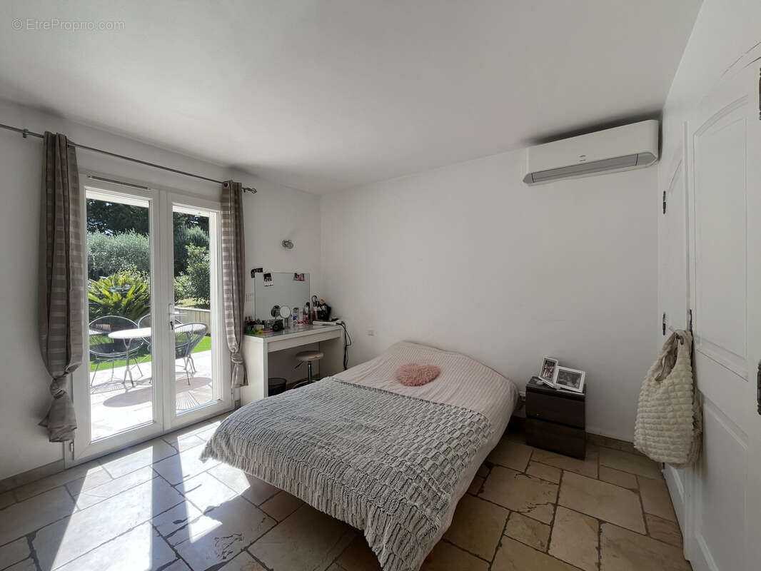 Maison à ROQUEBRUNE-SUR-ARGENS