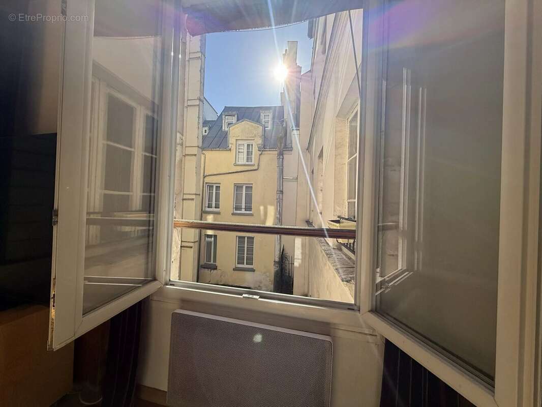 Appartement à PARIS-2E