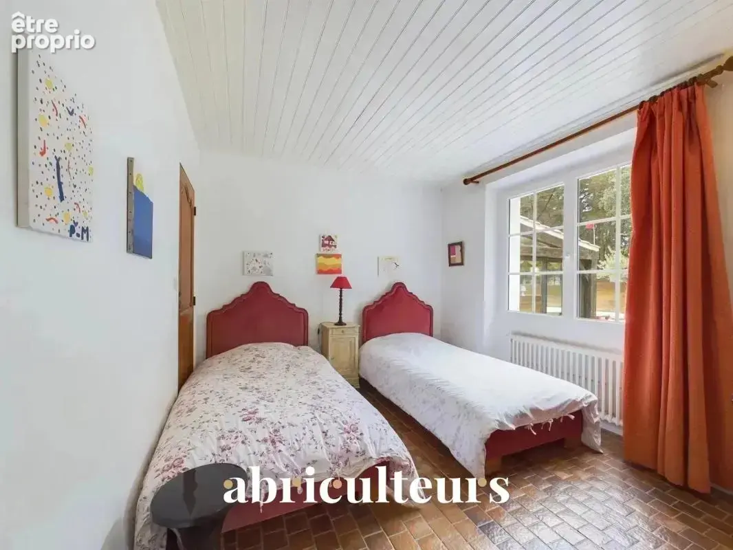 Grande villa de 200m² en front de mer  Très belle parcelle aux multiples possibilités en vente à L'Épine (85740) - photo 10