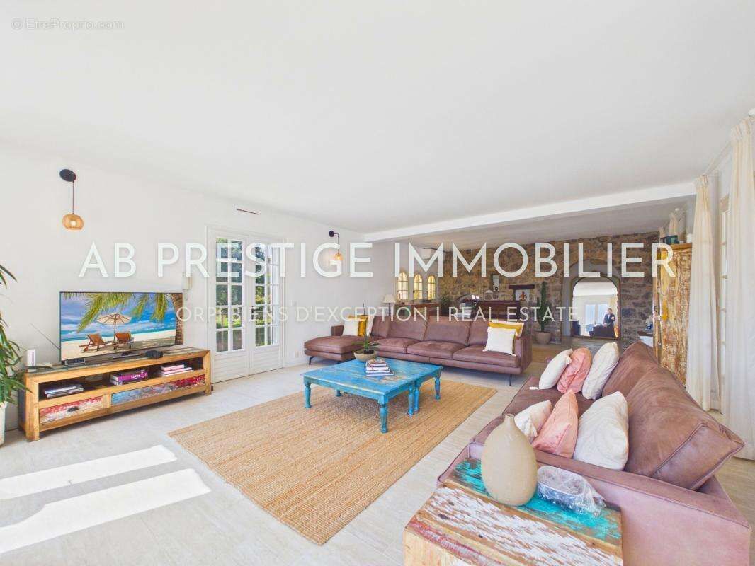 Propriété de charme - calme absolu - domaine rénové - piscine d'exception - idéal grande famille ou projets de chambres d'hôtes  - photo 16