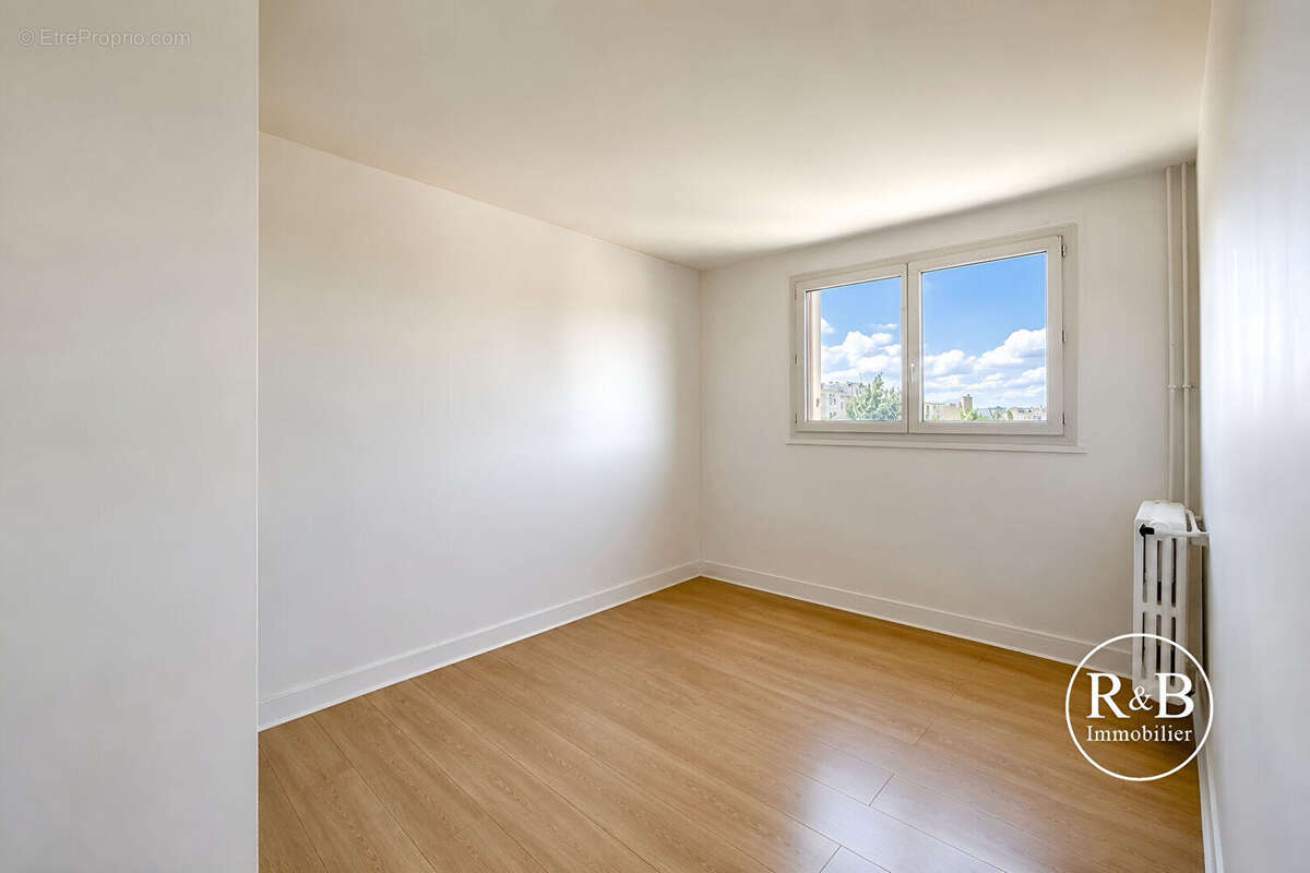 Appartement à LES CLAYES-SOUS-BOIS