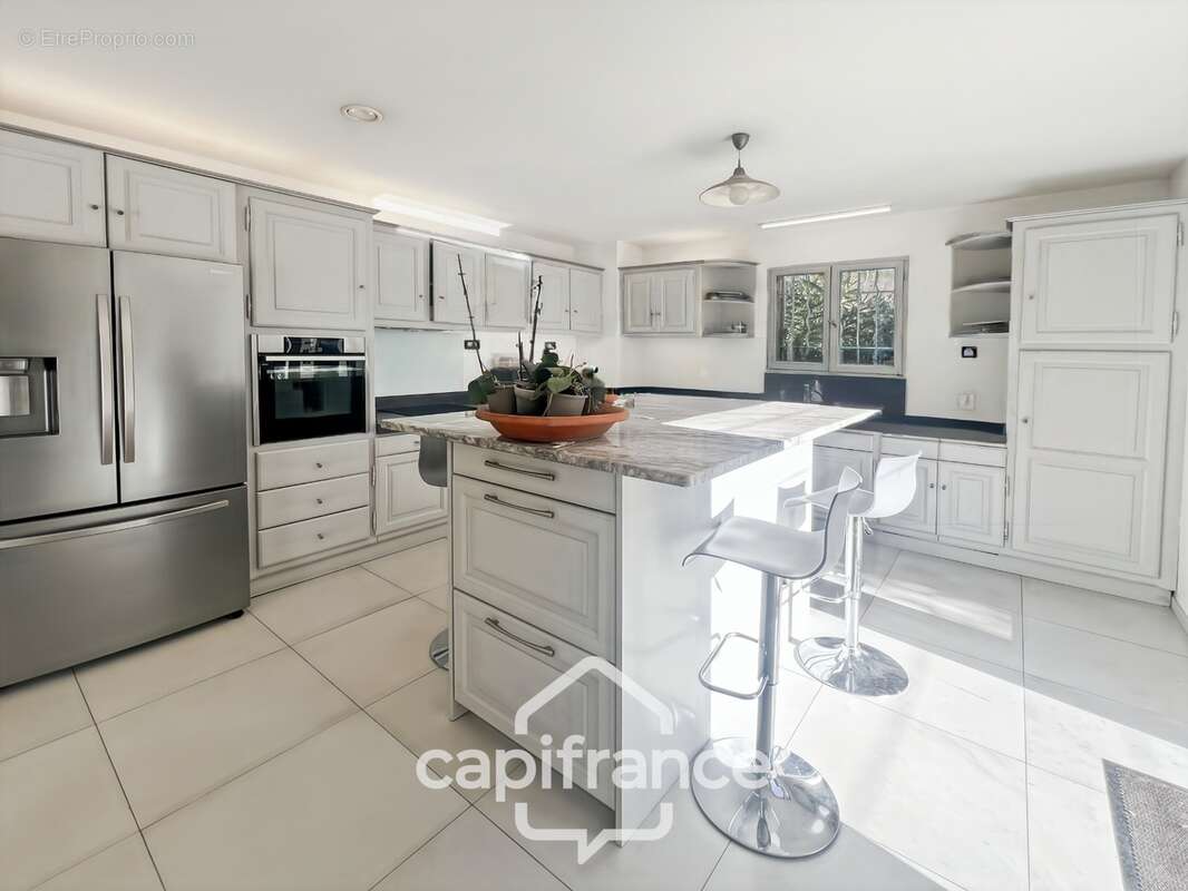 LES TAILLADES, maison individuelle de plain pied  de 210 m2, en campagne,  4 chambres, sur un terrain de 2900 m2 environ, piscin - photo 17
