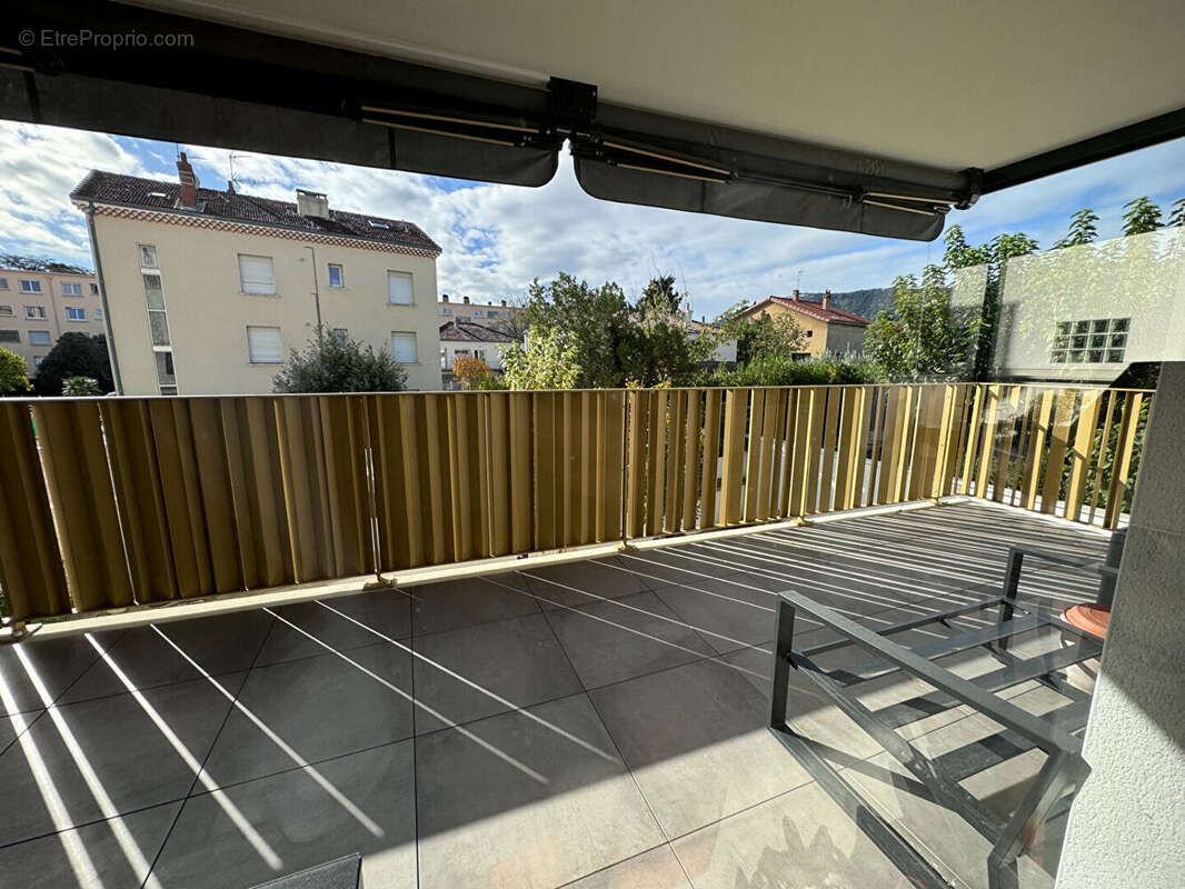 Appartement à GUILHERAND-GRANGES