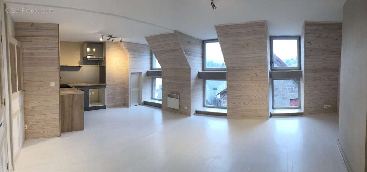 Commerce à BESSE-ET-SAINT-ANASTAISE