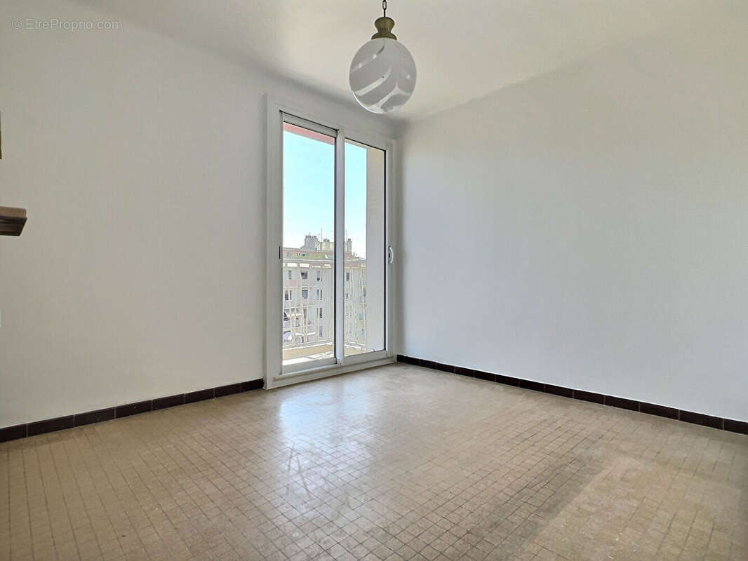 Appartement à MARSEILLE-5E